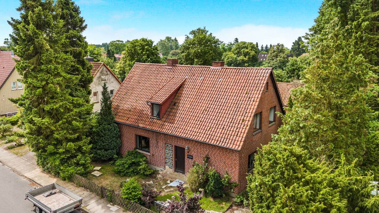 Einfamilienhaus mit Sanierungsbedarf auf Erbbaurechtsgrundstück – viel Potenzial in sehr guter Lage
