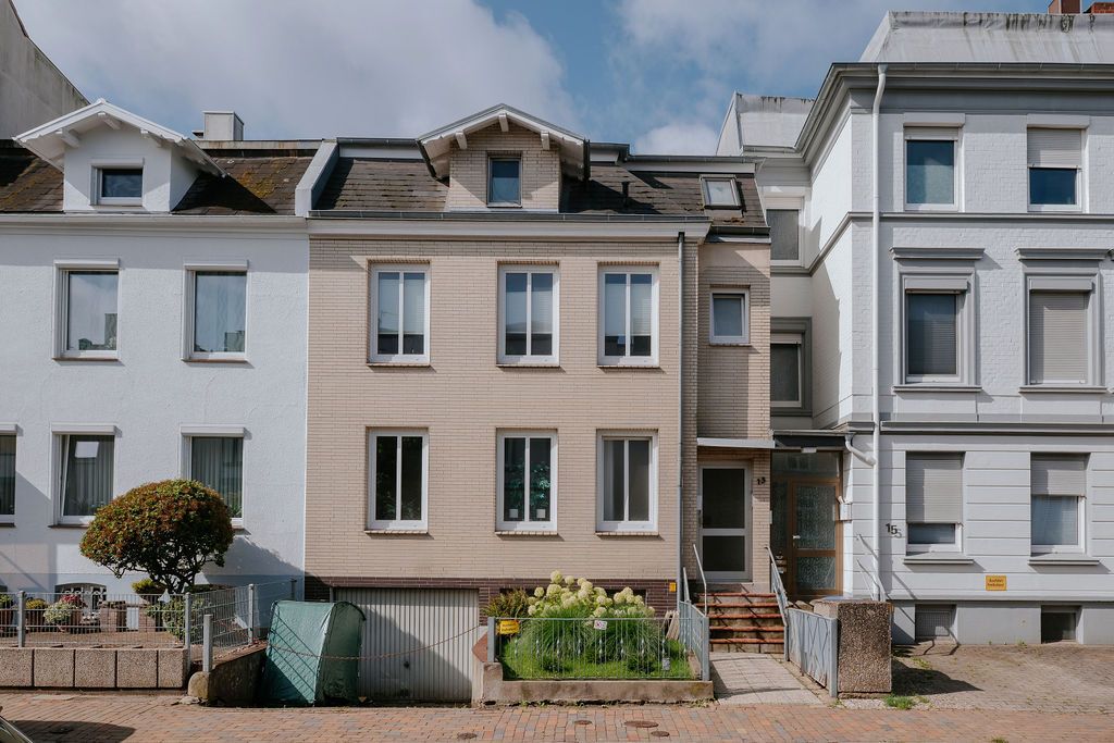 Provisionsfrei: Schöne 2-Zimmer-Wohnung im Parterre, in Lübeck St. Lorenz, frei werdend