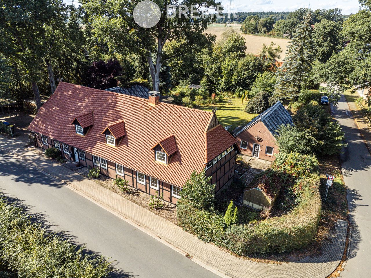 Großzügiges Anwesen mit Nebengebäude und Bauplatz für individuelle Wohn- und Nutzungsideen