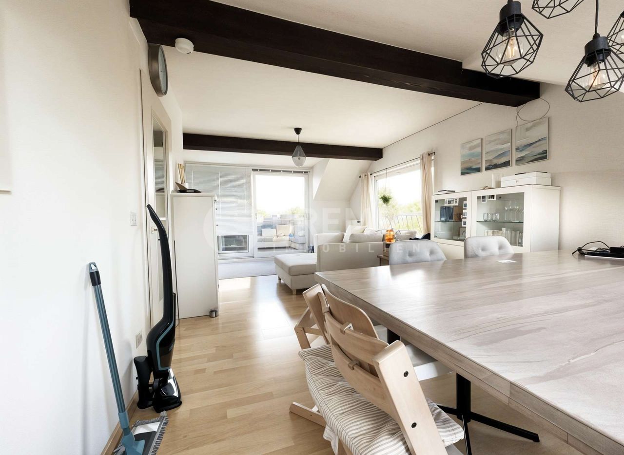 Helle 3-Zimmer Dachgeschosswohnung mit sonniger Dachterrasse und Carport