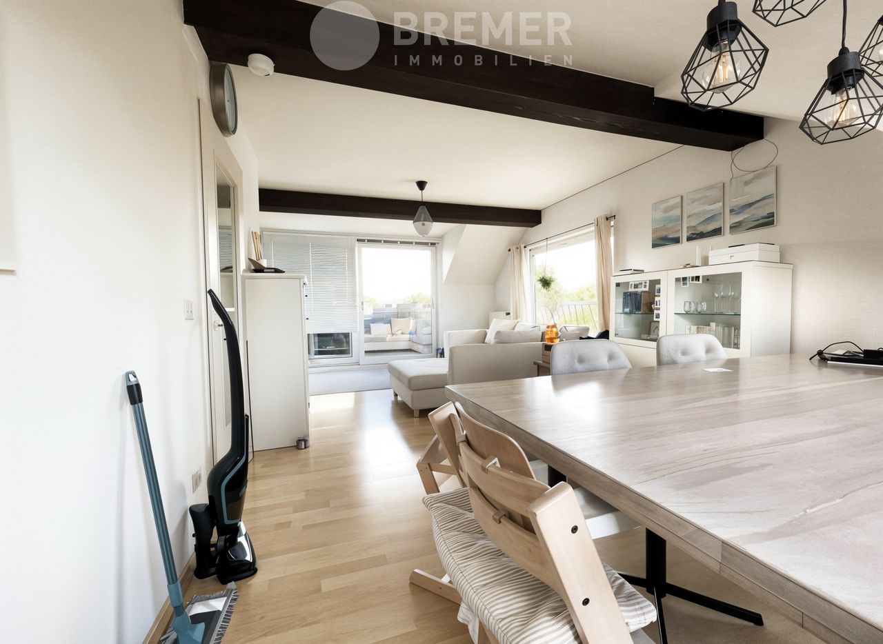 Helle 3-Zimmer Dachgeschosswohnung mit sonniger Dachterrasse und Carport